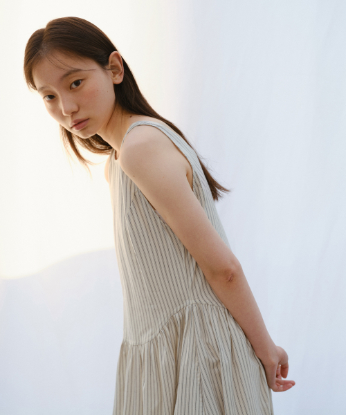 URAGO(ユラーゴ)の「Stripe sleeveless long dress(ワンピース・レディース・ライトブルー/アイボリー・FREE)」の6枚目の写真