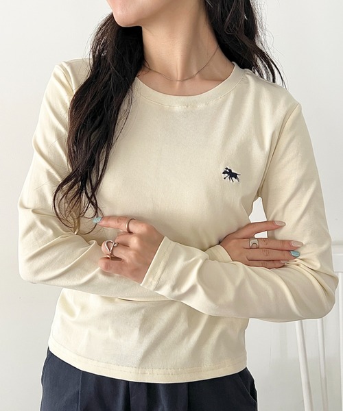 POLOCHAMPS（ポロチャンプス）の「POLOCHAMPS(ポロチャンプス)/長袖Tシャツ　短丈　カットソー　クルーネック（Tシャツ/カットソー・レディース・ダークグレー/ライトグレー/サックスブルー/パープル/ワインレッド/アイボリー/ベージュ/ホワイト/ネイビー/ブラック/ピンク・FREE）」の2枚目の写真