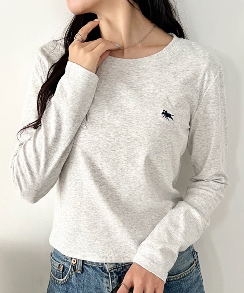 POLOCHAMPS（ポロチャンプス）の「POLOCHAMPS(ポロチャンプス)/長袖Tシャツ　短丈　カットソー　クルーネック（Tシャツ/カットソー・レディース・ダークグレー/ライトグレー/サックスブルー/パープル/ワインレッド/アイボリー/ベージュ/ホワイト/ネイビー/ブラック/ピンク・FREE）」の4枚目の写真