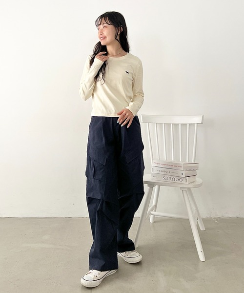 POLOCHAMPS（ポロチャンプス）の「POLOCHAMPS(ポロチャンプス)/長袖Tシャツ　短丈　カットソー　クルーネック（Tシャツ/カットソー・レディース・ダークグレー/ライトグレー/サックスブルー/パープル/ワインレッド/アイボリー/ベージュ/ホワイト/ネイビー/ブラック/ピンク・FREE）」の13枚目の写真