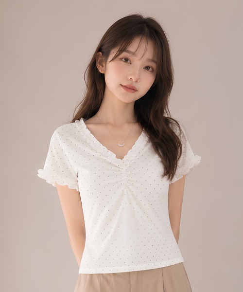 center i（センターアイ）の「ドット柄フリルネックギャザー半袖カットソー（Tシャツ/カットソー・レディース・ホワイト・FREE）」の4枚目の写真