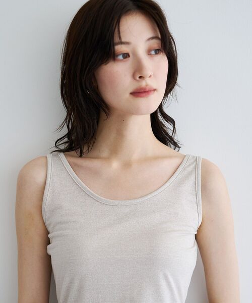 YECCA VECCA(イェッカヴェッカ)の「ラメタンクトップ(タンクトップ・レディース・ブラック/ライトグレー/ライトベージュ・FREE)」の10枚目の写真