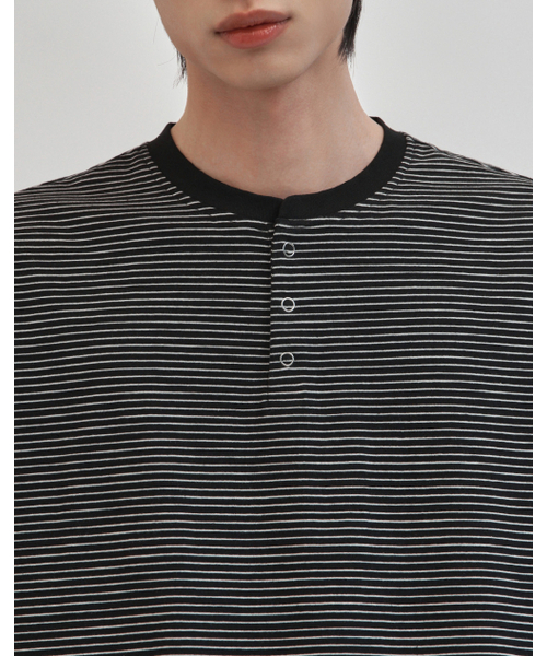 WORK ON BODY OFF（ワークオンボディオフ）の「マレ コットン ヘンリーネック 半袖Tシャツ [ブラック ホワイト]（Tシャツ/カットソー・メンズ・ブラック×ホワイト・MEDIUM/LARGE/X-LARGE）」の6枚目の写真