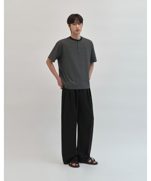 WORK ON BODY OFF（ワークオンボディオフ）の「マレ コットン ヘンリーネック 半袖Tシャツ [ブラック ホワイト]（Tシャツ/カットソー・メンズ・ブラック×ホワイト・MEDIUM/LARGE/X-LARGE）」の7枚目の写真