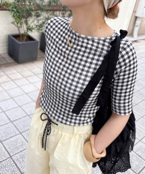 ISOOK(アイスー)の「ギンガムチェックストレッチTシャツ(comochi select) / カットソー 半袖 クルーネック(Tシャツ/カットソー・レディース・ブラック/レッド・FREE)」の1枚目の写真