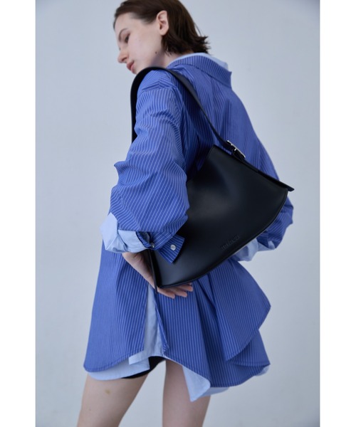 un/neu(アンノイ)の「2WAYワイドハンドルラウンドバッグ / 500mlペットボトル収納可(ショルダーバッグ・レディース・ブルー/ブラック/グリーン・FREE)」の15枚目の写真