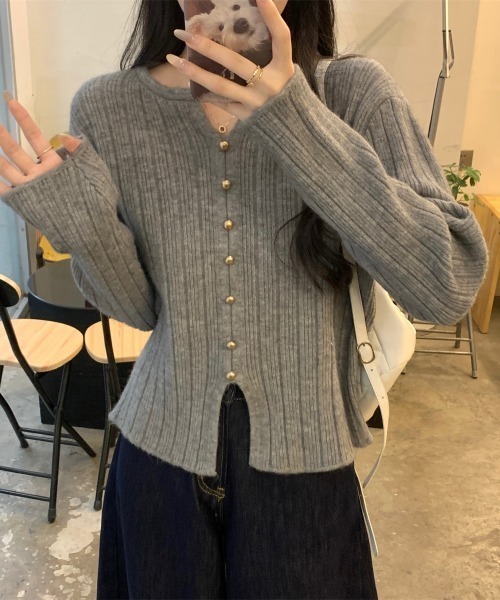 AMAJI(アマジ)の「ハーフジップ サイドスリット ルーズシルエット ニットトップス(ニット/セーター・レディース・グレー/ブラック/ベージュ/イエロー/ブラウン・FREE)」の7枚目の写真