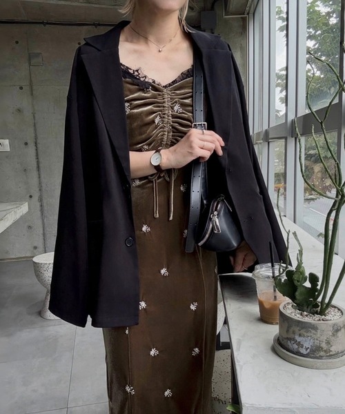 junoah(ジュノア)の「花柄刺繍ベロアキャミワンピース(裏地無し)(ワンピース・レディース・グレイッシュベージュ/ブラウン/ブラック・LARGE/MEDIUM/SMALL)」の9枚目の写真