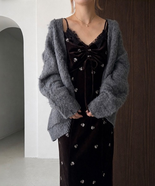 junoah(ジュノア)の「花柄刺繍ベロアキャミワンピース(裏地無し)(ワンピース・レディース・グレイッシュベージュ/ブラウン/ブラック・LARGE/MEDIUM/SMALL)」の13枚目の写真