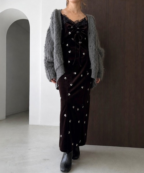 junoah(ジュノア)の「花柄刺繍ベロアキャミワンピース(裏地無し)(ワンピース・レディース・グレイッシュベージュ/ブラウン/ブラック・LARGE/MEDIUM/SMALL)」の16枚目の写真