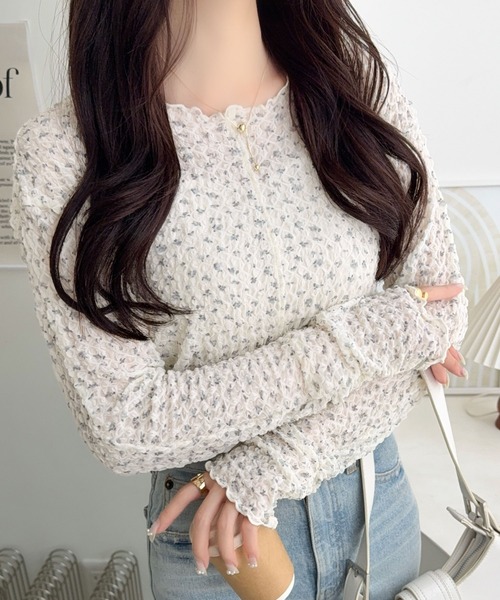 mily bilet(ミウィビレット)の「【mily bilet】ぽこぽこシアーが主役級。着るだけで旬顔に。シアーシャーリング袖ギャザーメローフリルカットソー(長袖)(Tシャツ/カットソー・レディース・ブラック/アイボリー系1/アイボリー系2/アイボリー・LARGE/MEDIUM/SMALL/X-LARGE)」の4枚目の写真