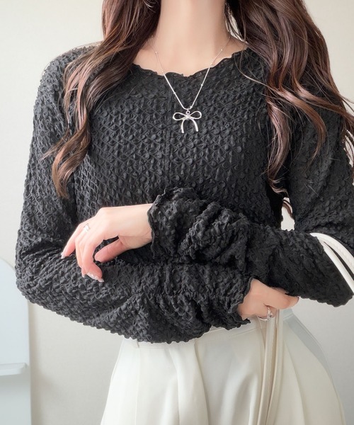 mily bilet(ミウィビレット)の「【mily bilet】ぽこぽこシアーが主役級。着るだけで旬顔に。シアーシャーリング袖ギャザーメローフリルカットソー(長袖)(Tシャツ/カットソー・レディース・ブラック/アイボリー系1/アイボリー系2/アイボリー・LARGE/MEDIUM/SMALL/X-LARGE)」の10枚目の写真