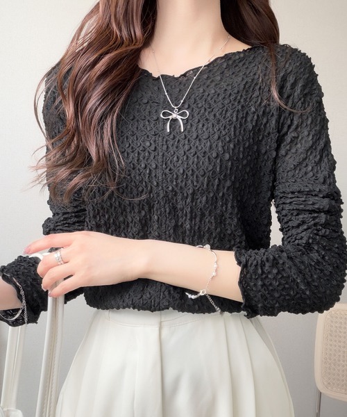 mily bilet(ミウィビレット)の「【mily bilet】ぽこぽこシアーが主役級。着るだけで旬顔に。シアーシャーリング袖ギャザーメローフリルカットソー(長袖)(Tシャツ/カットソー・レディース・ブラック/アイボリー系1/アイボリー系2/アイボリー・LARGE/MEDIUM/SMALL/X-LARGE)」の9枚目の写真