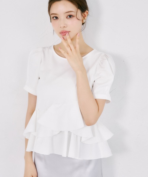 tocco closet(トッコ クローゼット)の「UVカット異素材アシメフリルリブカットプルオーバー(Tシャツ/カットソー・レディース・ブラック/ホワイト系/ブラック系/オフホワイト・M)」の1枚目の写真