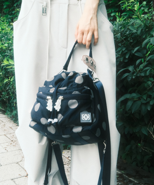 SIWEOL107(シウォル107)の「Dotty Bucket Bag (Navy)(ショルダーバッグ・レディース・ネイビー・FREE)」の3枚目の写真