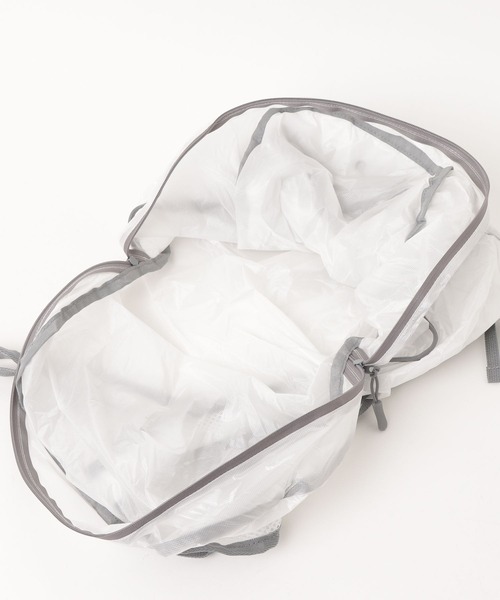 BROKEN BASE（ブロークンベース）の「Ripstop Sheer Compact Backpack / リップストップシアーコンパクトバックパック（バックパック/リュック・メンズ・ホワイト/チャコールグレー・フリー）」の4枚目の写真