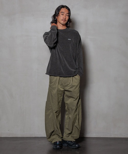 HEREIAM(ヘレイアム)の「【HEREIAM】ユニセックス/ムースモールクルーネックニット(ニット/セーター・メンズ・インディゴブルー/ベージュ系/チャコール・MEDIUM/LARGE)」の4枚目の写真