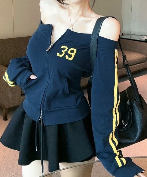 SHEENA(シーナ)の「【秋冬新作】ラインスリーブダブルジップオフショルトップス(Tシャツ/カットソー・レディース・ネイビー/ブラック・M)」の11枚目の写真