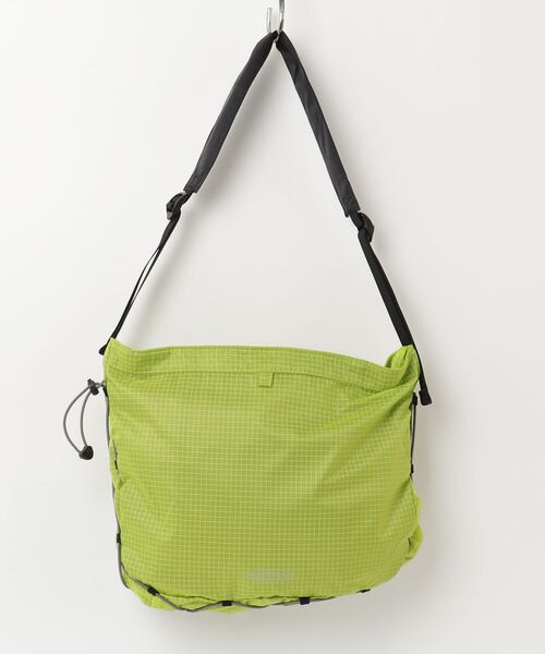 KEEN（キーン）の「NYLON BUNGEE SHOULDER / ナイロン バンジー ショルダー（ショルダーバッグ・レディース・イエロー・OS）」の2枚目の写真