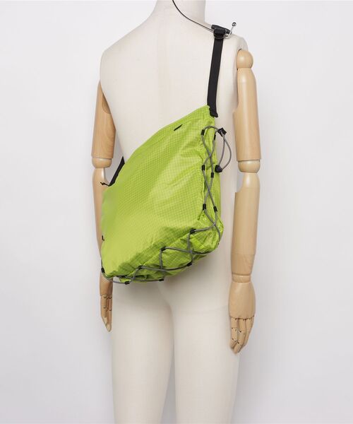 KEEN（キーン）の「NYLON BUNGEE SHOULDER / ナイロン バンジー ショルダー（ショルダーバッグ・レディース・イエロー・OS）」の5枚目の写真