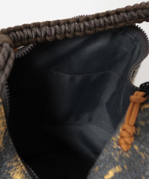 niko and...(ニコアンド)の「編みハンドル2WAYショルダーバッグ / A4サイズ収納可能(ショルダーバッグ・レディース・グレー/ブラック・0)」の19枚目の写真