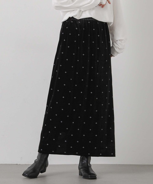 Gready Brilliant(グレディブリリアン)の「ベロア刺繍タイトスカート(スカート・レディース・ブラック・FREE)」の7枚目の写真