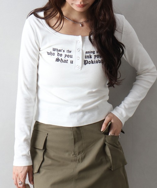 SpRay(スプレイ)の「テレコロゴヘンリーネックロングスリーブTシャツ(Tシャツ/カットソー・レディース・チャコールグレー/ブラック/グレー/オフホワイト・FREE)」の6枚目の写真