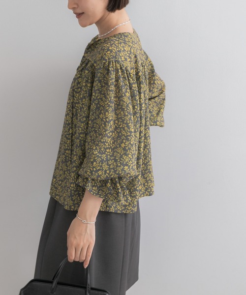 URBAN RESEARCH ROSSO WOMEN（アーバンリサーチ　ロッソ）の「スモールフラワープリントブラウス（シャツ/ブラウス・レディース・ブラック系その他/イエロー・FREE）」の11枚目の写真