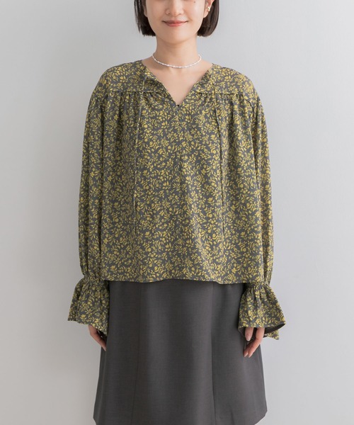 URBAN RESEARCH ROSSO WOMEN（アーバンリサーチ　ロッソ）の「スモールフラワープリントブラウス（シャツ/ブラウス・レディース・ブラック系その他/イエロー・FREE）」の14枚目の写真