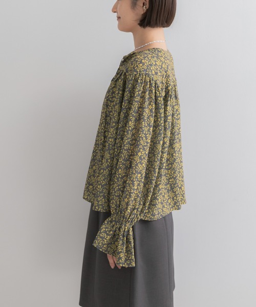 URBAN RESEARCH ROSSO WOMEN（アーバンリサーチ　ロッソ）の「スモールフラワープリントブラウス（シャツ/ブラウス・レディース・ブラック系その他/イエロー・FREE）」の15枚目の写真