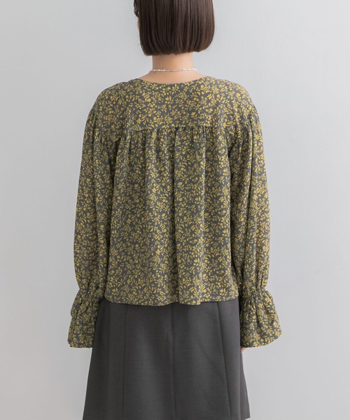 URBAN RESEARCH ROSSO WOMEN（アーバンリサーチ　ロッソ）の「スモールフラワープリントブラウス（シャツ/ブラウス・レディース・ブラック系その他/イエロー・FREE）」の16枚目の写真