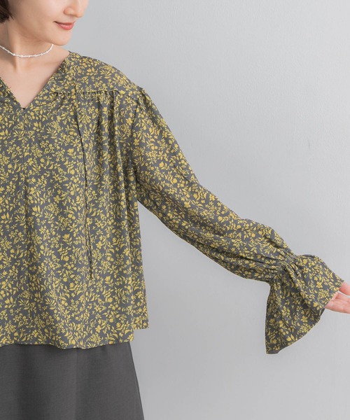 URBAN RESEARCH ROSSO WOMEN（アーバンリサーチ　ロッソ）の「スモールフラワープリントブラウス（シャツ/ブラウス・レディース・ブラック系その他/イエロー・FREE）」の17枚目の写真