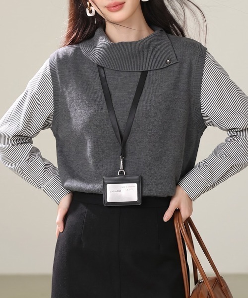 AMAJI(アマジ)の「シャツ切替 フェイクレイヤード ニットトップス(シャツ/ブラウス・レディース・ベージュ/グレー・SMALL/MEDIUM/LARGE/X-LARGE)」の1枚目の写真