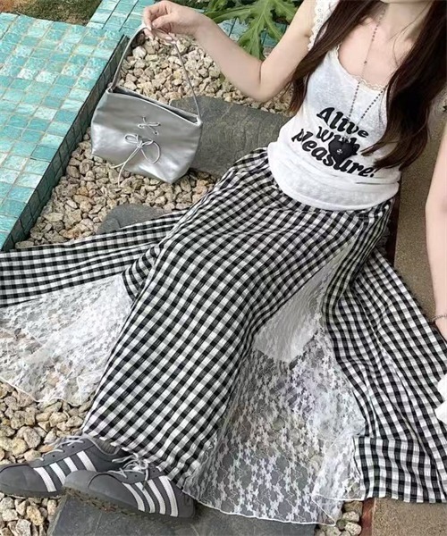 FREE STYLISTS(フリー スタイリスト)の「韓国風レース切り替えギンガムチェックロングスカート(スカート・レディース・ブルー/ブラック/レッド・M/L)」の12枚目の写真