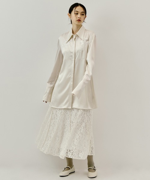 FETICO(フェティコ)の「【FETICO/フェティコ】《STUDIOUS別注》 EMBROIDERY SATIN SHIRT(シャツ/ブラウス・レディース・ホワイト/ブラック・FREE)」の3枚目の写真