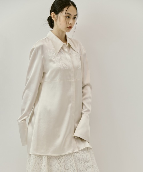 FETICO(フェティコ)の「【FETICO/フェティコ】《STUDIOUS別注》 EMBROIDERY SATIN SHIRT(シャツ/ブラウス・レディース・ホワイト/ブラック・FREE)」の6枚目の写真
