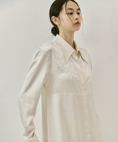 FETICO(フェティコ)の「【FETICO/フェティコ】《STUDIOUS別注》 EMBROIDERY SATIN SHIRT(シャツ/ブラウス・レディース・ホワイト/ブラック・FREE)」の7枚目の写真