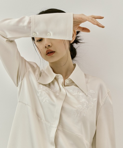 FETICO(フェティコ)の「【FETICO/フェティコ】《STUDIOUS別注》 EMBROIDERY SATIN SHIRT(シャツ/ブラウス・レディース・ホワイト/ブラック・FREE)」の8枚目の写真