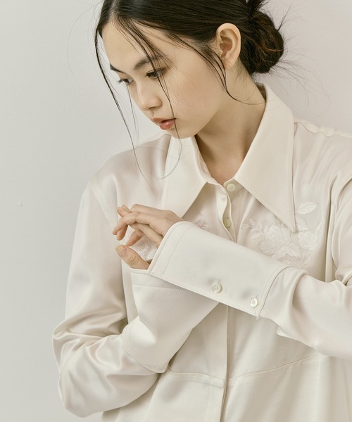 FETICO(フェティコ)の「【FETICO/フェティコ】《STUDIOUS別注》 EMBROIDERY SATIN SHIRT(シャツ/ブラウス・レディース・ホワイト/ブラック・FREE)」の9枚目の写真