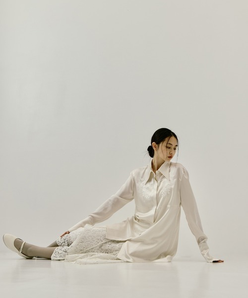 FETICO(フェティコ)の「【FETICO/フェティコ】《STUDIOUS別注》 EMBROIDERY SATIN SHIRT(シャツ/ブラウス・レディース・ホワイト/ブラック・FREE)」の11枚目の写真