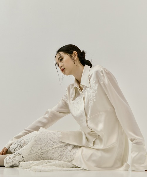 FETICO(フェティコ)の「【FETICO/フェティコ】《STUDIOUS別注》 EMBROIDERY SATIN SHIRT(シャツ/ブラウス・レディース・ホワイト/ブラック・FREE)」の12枚目の写真