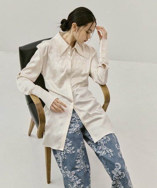 FETICO(フェティコ)の「【FETICO/フェティコ】《STUDIOUS別注》 EMBROIDERY SATIN SHIRT(シャツ/ブラウス・レディース・ホワイト/ブラック・FREE)」の19枚目の写真