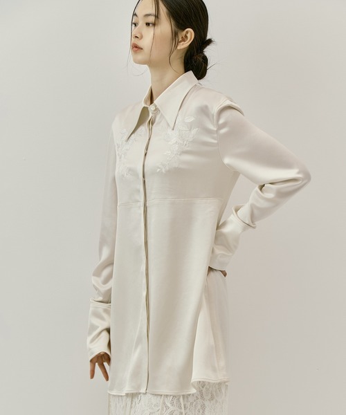 FETICO(フェティコ)の「【FETICO/フェティコ】《STUDIOUS別注》 EMBROIDERY SATIN SHIRT(シャツ/ブラウス・レディース・ホワイト/ブラック・FREE)」の5枚目の写真