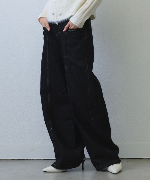 Clum(クルム)の「contrast stitch curved wide denim / コントラストステッチカーブワイドデニムパンツ(デニムパンツ・レディース・ダークブルー・MEDIUM/LARGE)」の9枚目の写真
