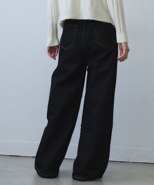 Clum(クルム)の「contrast stitch curved wide denim / コントラストステッチカーブワイドデニムパンツ(デニムパンツ・レディース・ダークブルー・MEDIUM/LARGE)」の11枚目の写真