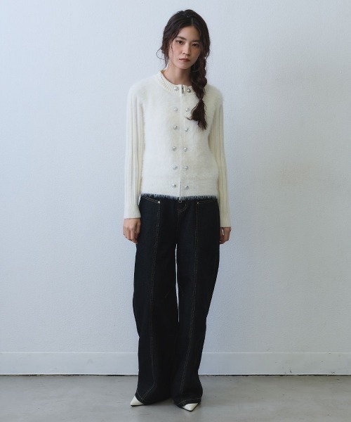 Clum(クルム)の「contrast stitch curved wide denim / コントラストステッチカーブワイドデニムパンツ(デニムパンツ・レディース・ダークブルー・MEDIUM/LARGE)」の2枚目の写真