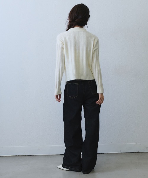 Clum(クルム)の「contrast stitch curved wide denim / コントラストステッチカーブワイドデニムパンツ(デニムパンツ・レディース・ダークブルー・MEDIUM/LARGE)」の5枚目の写真