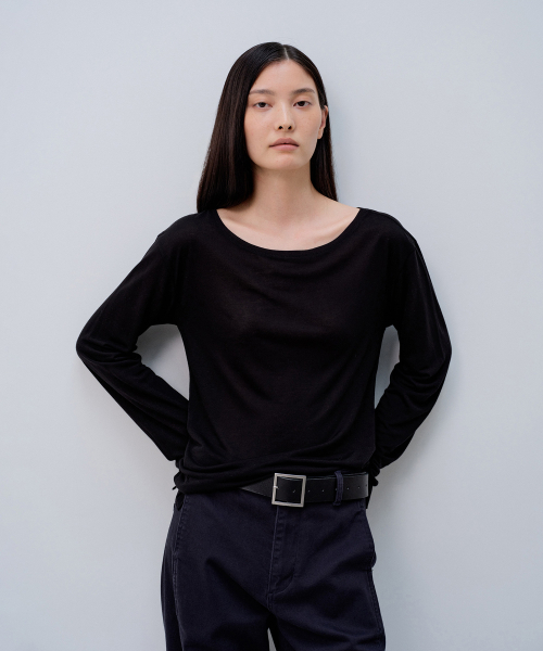 NOTIA(ノティア)の「ワイドネックTシャツ_ブラック(Tシャツ/カットソー・レディース・その他・SMALL/MEDIUM)」の1枚目の写真