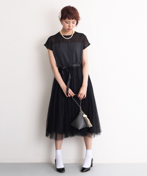 merlot plus(メルロープリュス)の「ウッドボールタッセル付き三角バッグ2172(ハンドバッグ・レディース・グレー/ブラック/ベージュ/ピンク/アイボリー・FREE)」の13枚目の写真