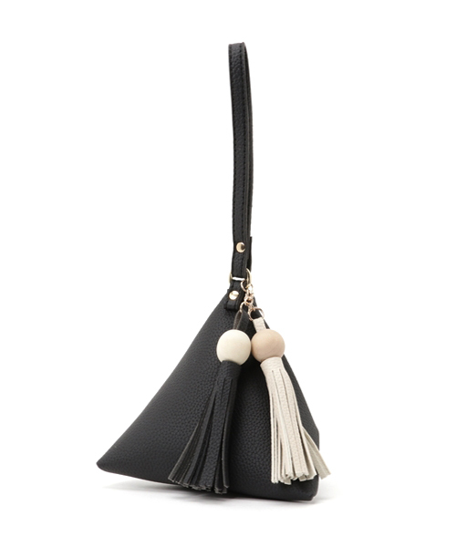 merlot plus(メルロープリュス)の「ウッドボールタッセル付き三角バッグ2172(ハンドバッグ・レディース・グレー/ブラック/ベージュ/ピンク/アイボリー・FREE)」の3枚目の写真